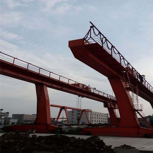 新泰市龙豪起重设备厂 厂家直销5t-30t航吊、龙门吊、天车及轨道，一站式供应